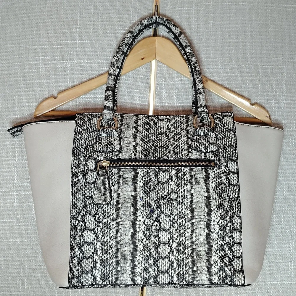 Rare Guess Tote Bag – Cream, Black and White Women's Shoulder Purse. - Picture 5 of 9